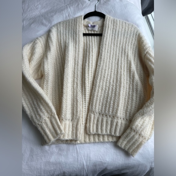 Aritzia wool sweater XXS - Picture 2 of 3